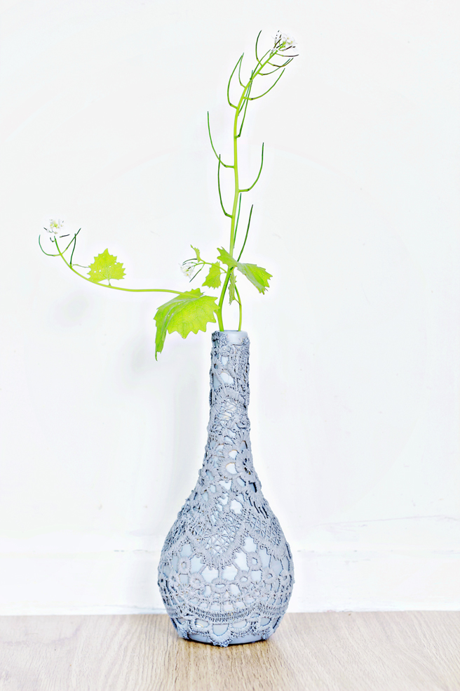 DIY | UPCYCLING LACE VASES