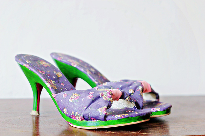 10-Minute Spray Painted Shoe Makeover!  Shoe makeover, Old shoes, Shoe  refashion