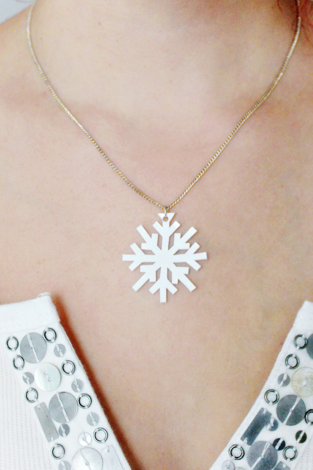 DIY | Shrink Plastic Snowflake Necklace 