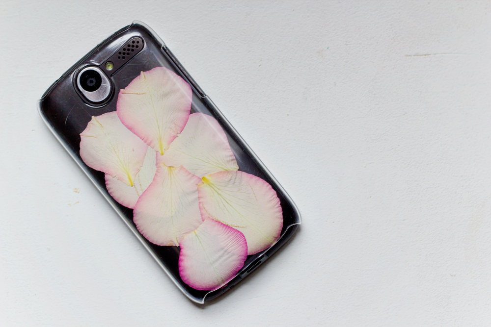 DIY | Rose Petal Phone Case