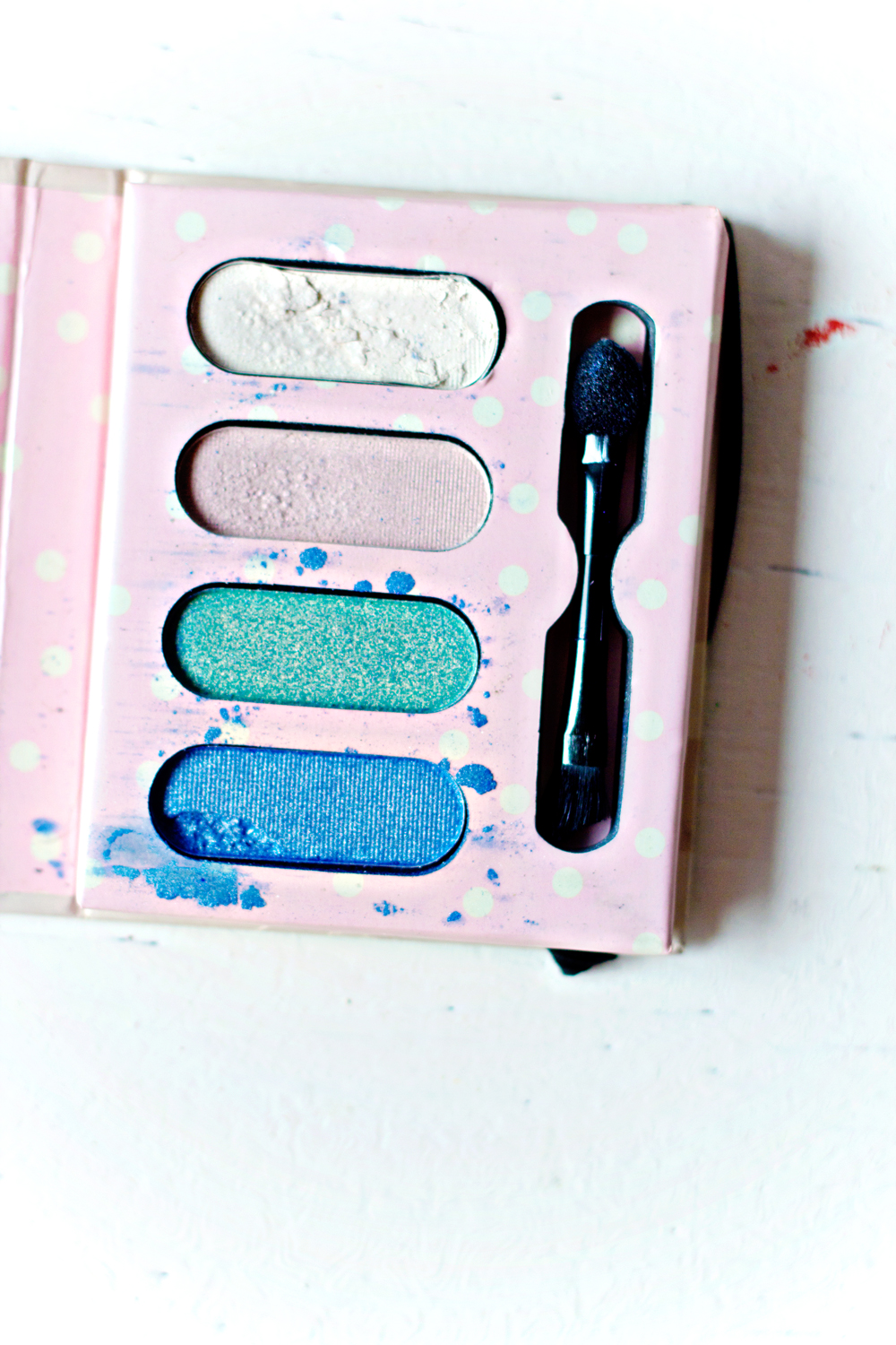 BEAUTY DIY | 5 Alternative Ways To Use Eyeshadow