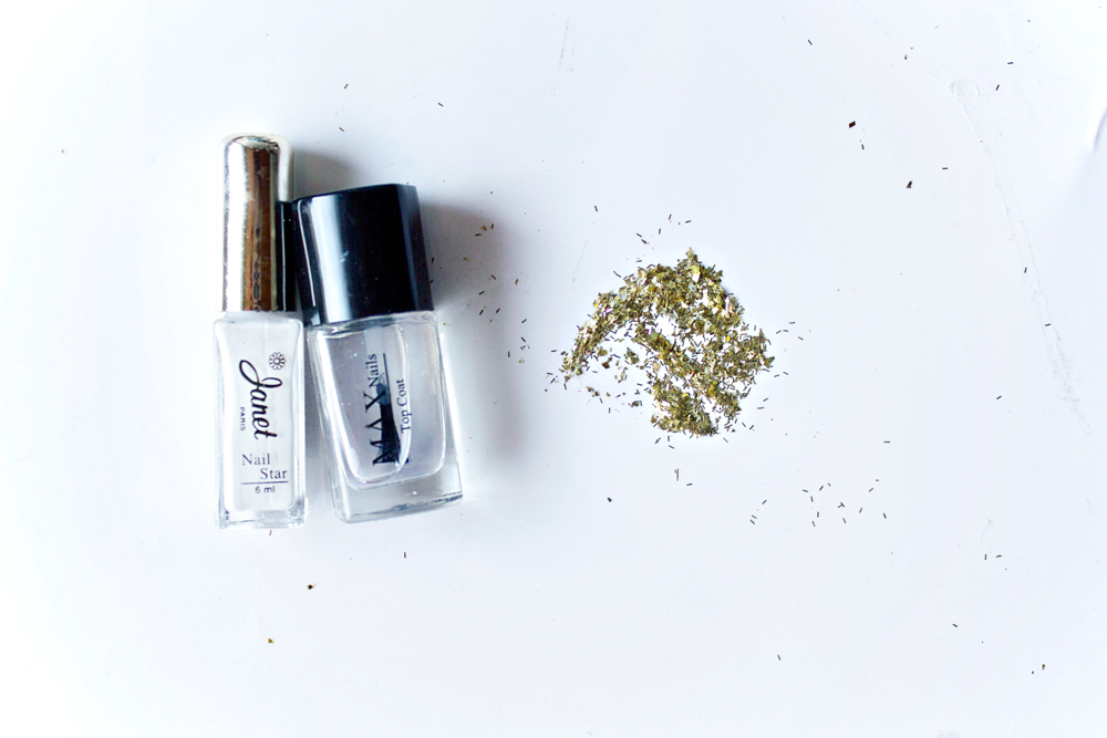 Nail DIY | White & Gold Glitter 