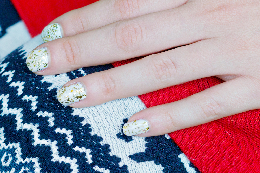 Nail DIY | White & Gold Glitter