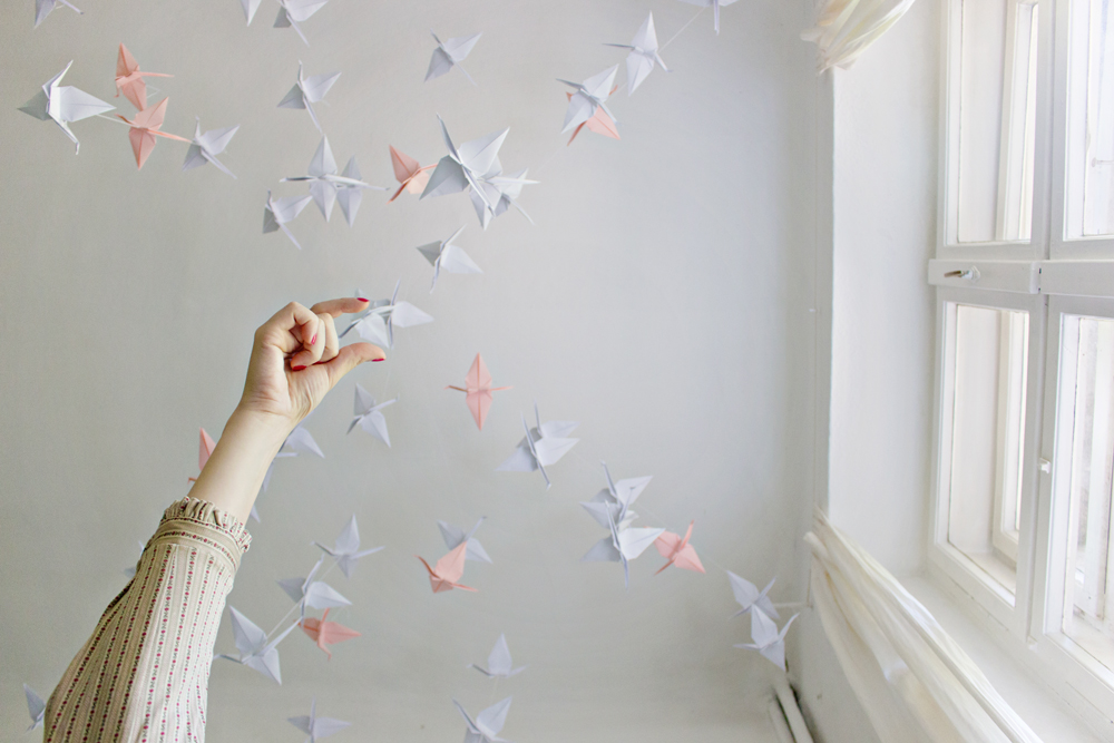 DIY | Renters-Friendly Origami Ceiling Decoration