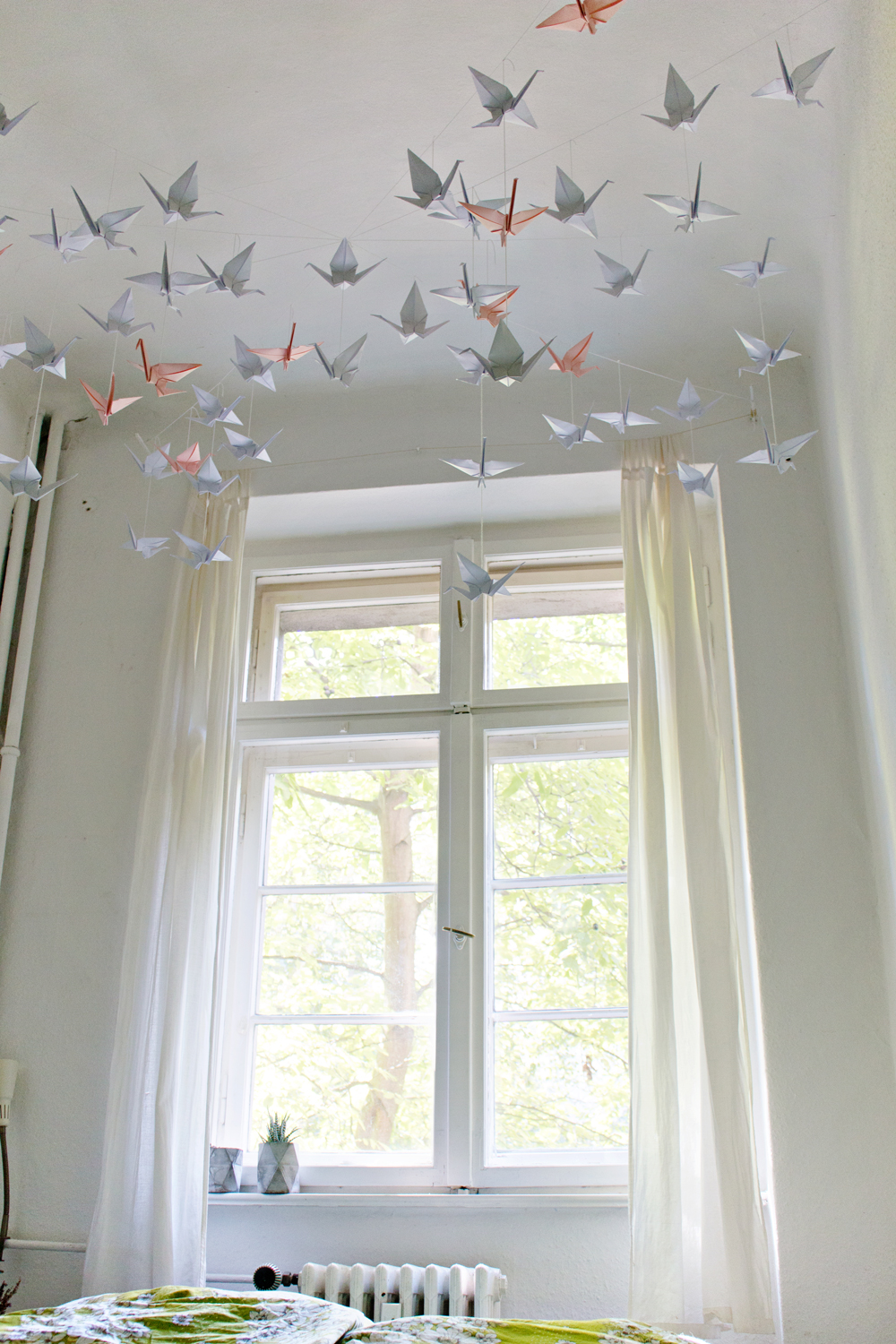 DIY | Renters-Friendly Origami Ceiling Decoration
