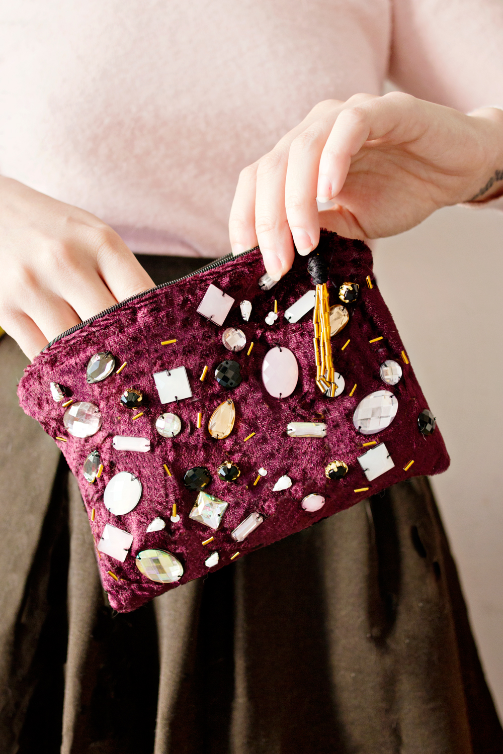 FEATURE  Velvet Clutch