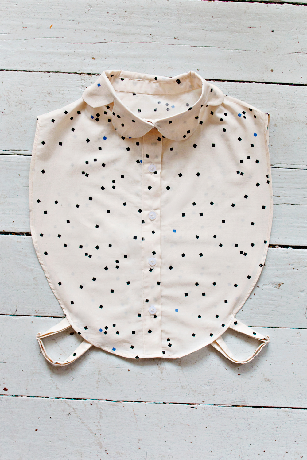 FEATURE | Scalloped Collar Bib