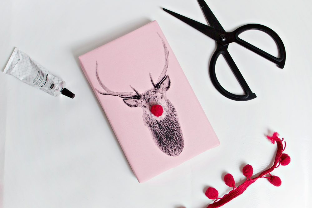 PRINTABLE DIY | Oh Deer Christmas Wrapping Paper