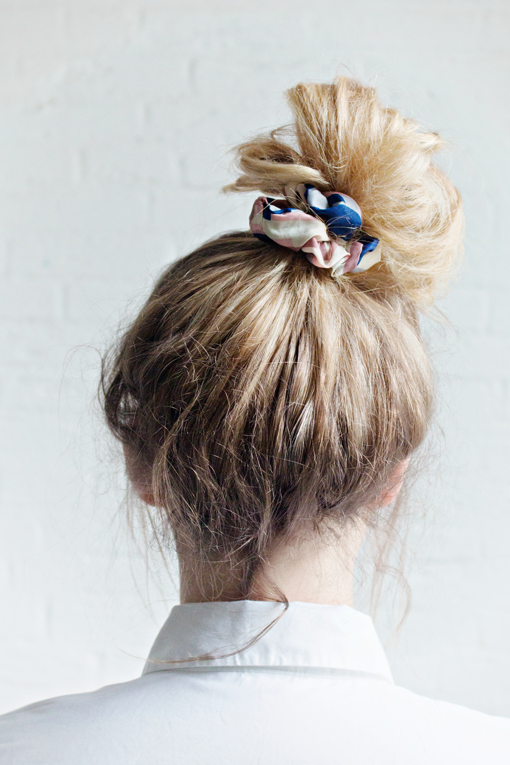 UPCYCLING DIY Old T-Shirt Hair Scrunchie 