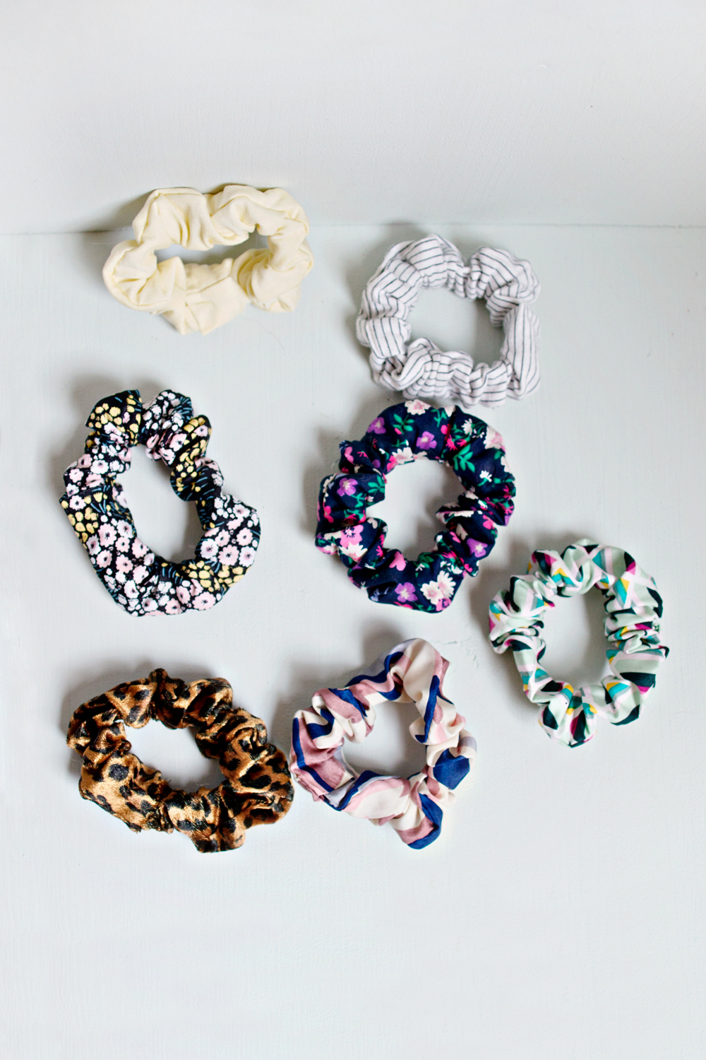 UPCYCLING DIY Old T-Shirt Hair Scrunchie 